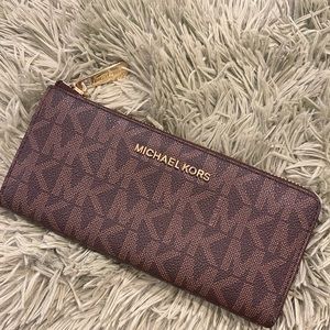 Michael Kors Monogram Zippy Wallet